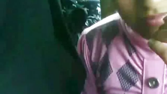 فتى المسبح يتحقق مما إذا كانت افلام اسرائيلية مثيرة السجادة تناسب الستائر! : ا